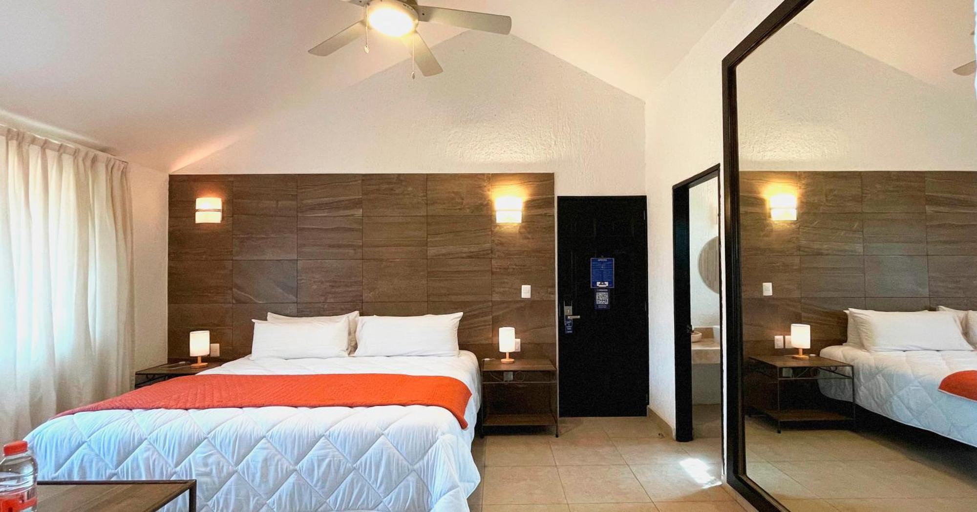 Tukan Hotel Playa Del Carmen Esterno foto